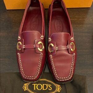 Tod's Women’s Maroon Driving Leather Loafers Moccasins w/Gold Accents. Size 37
